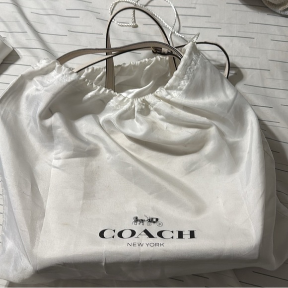 COACH PURSE IN BONE COLOR WITH GOLD - Picture 8 of 8